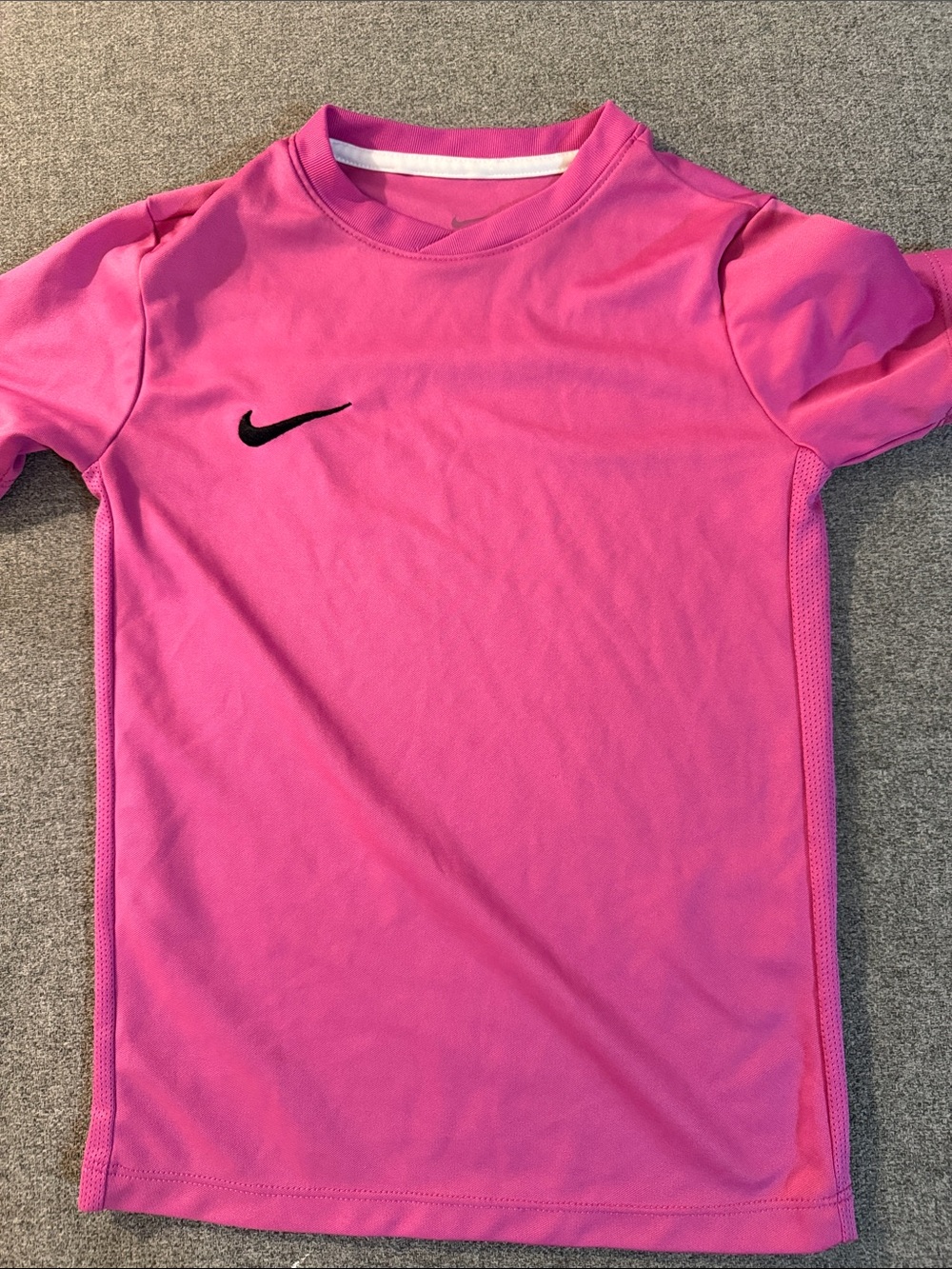 5/$15- Nike tshirt size XS
